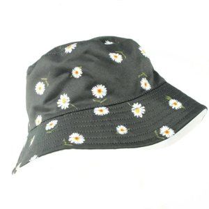 - EUC Alice + Olivia Black Daisy Reversible White Bucket Hat